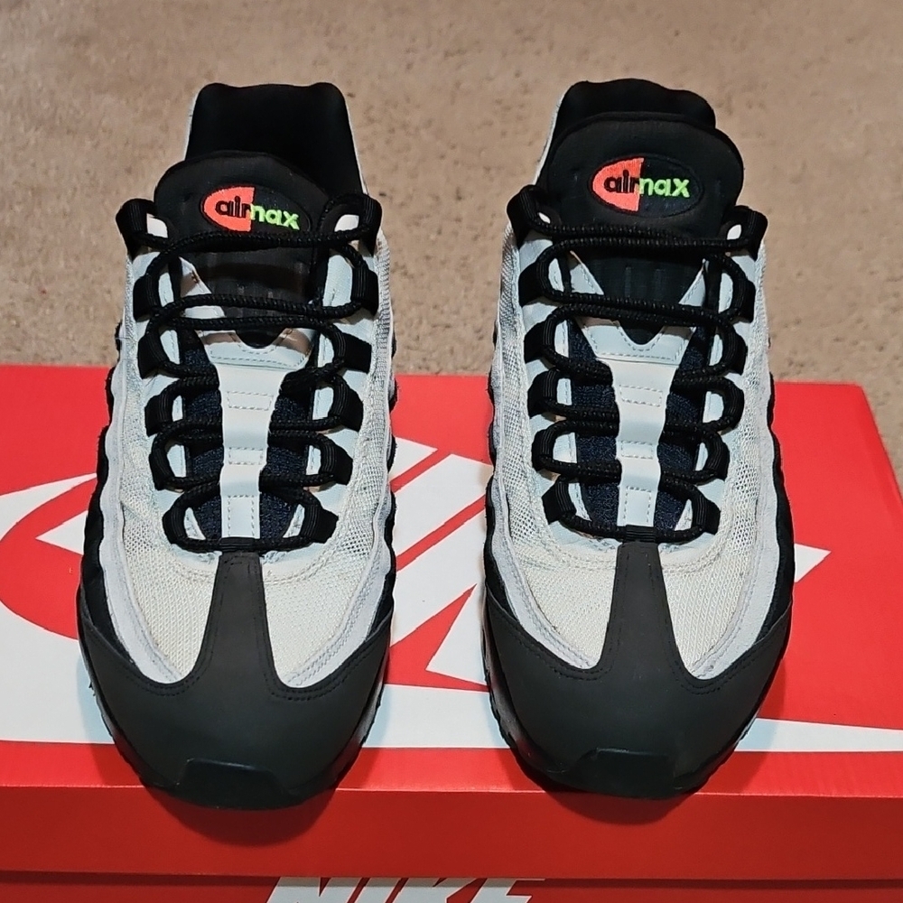 Nike Air Max Men's Black and White Shoes